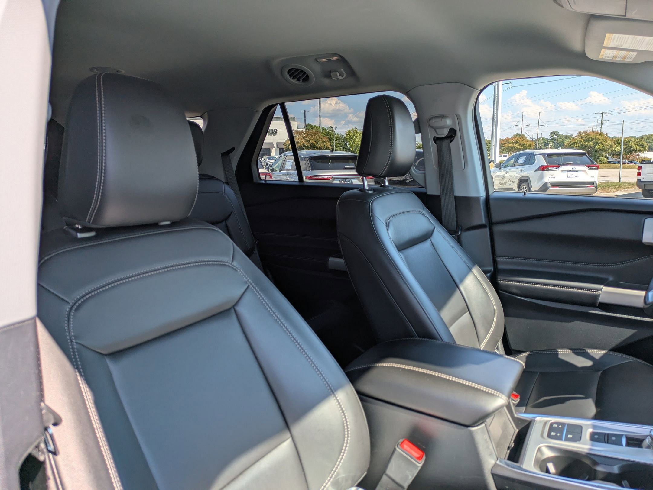2022 Ford Explorer XLT photo 30