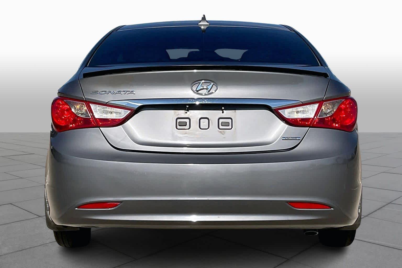 2011 Hyundai Sonata photo 3