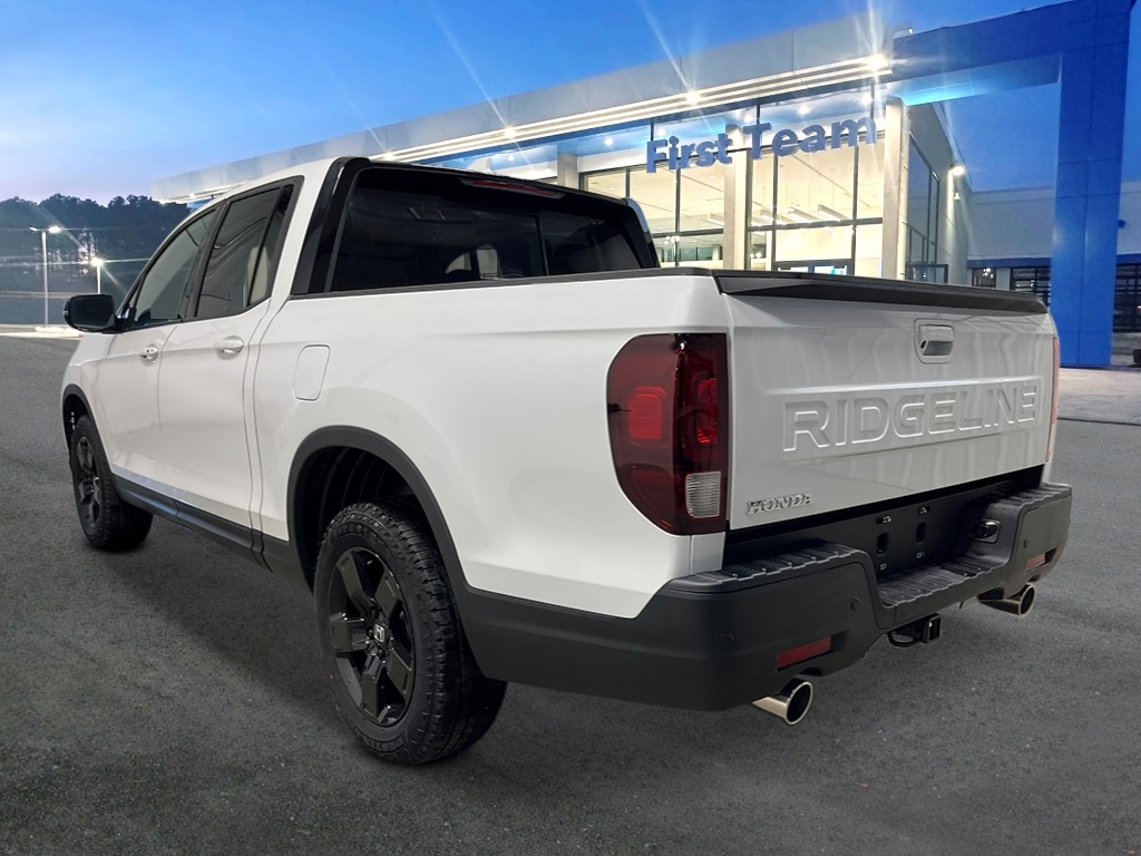 2025 Honda Ridgeline Black Edition photo 2