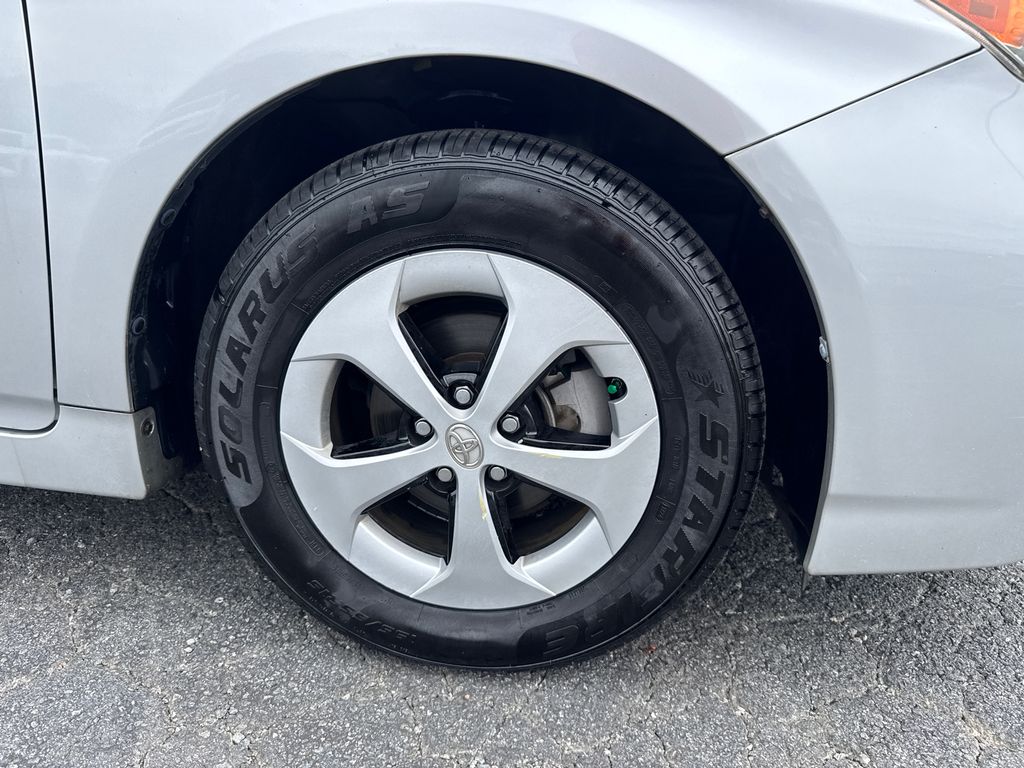 2015 Toyota Prius Four photo 12