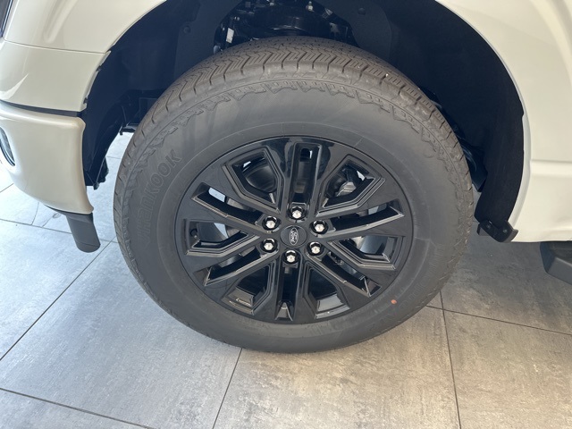 2025 Ford F-150 Lariat photo 35