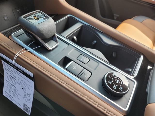 2025 Nissan Pathfinder Platinum photo 24