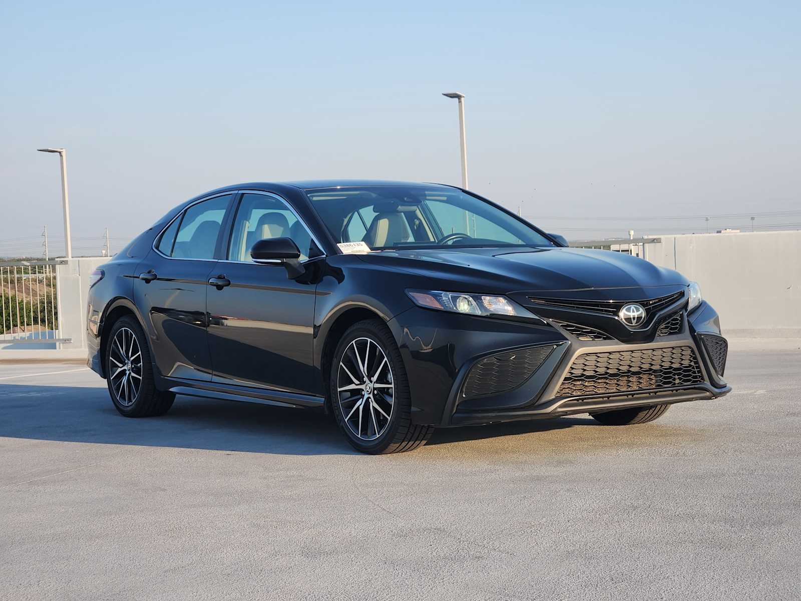2023 Toyota Camry SE photo 3