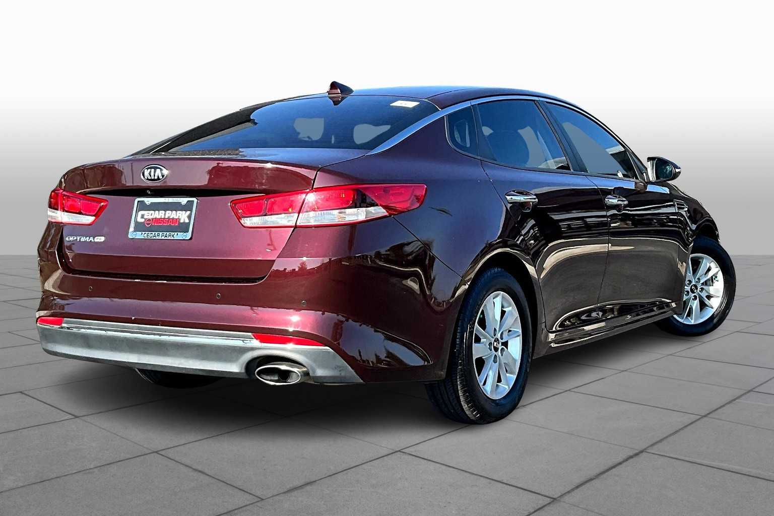 2017 Kia Optima LX photo 12