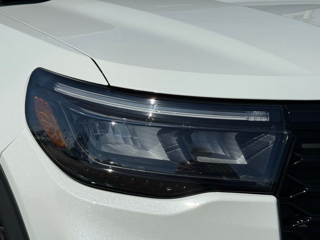 2025 Ford Explorer ST-Line photo 2