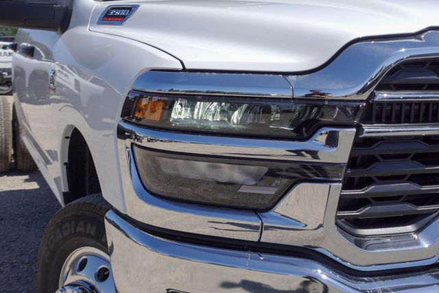 2025 Ram 3500 Tradesman photo 3