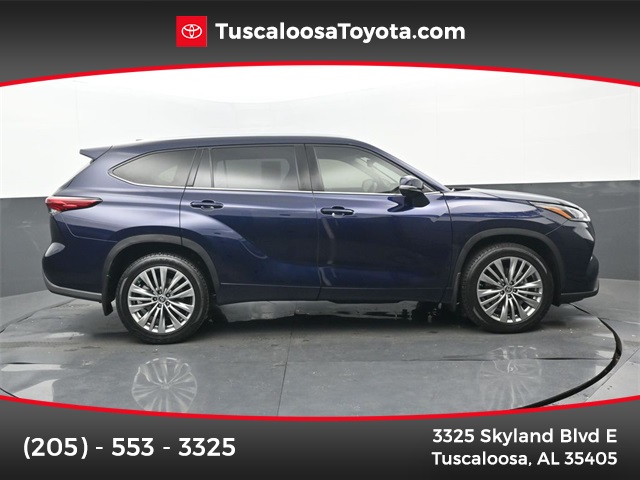 2023 Toyota Highlander Platinum's photo