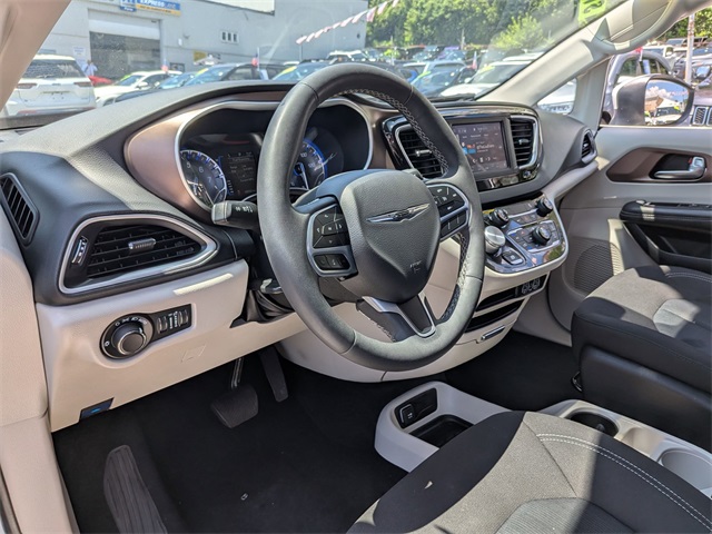 2023 Chrysler Voyager LX photo 10