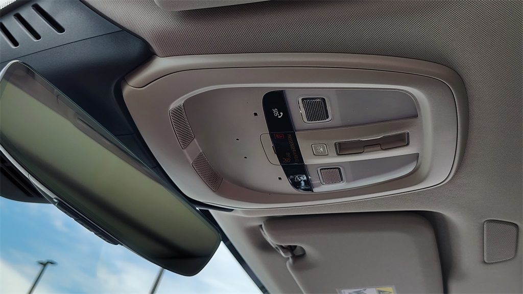 2026 Volvo XC60 B5 Plus photo 25