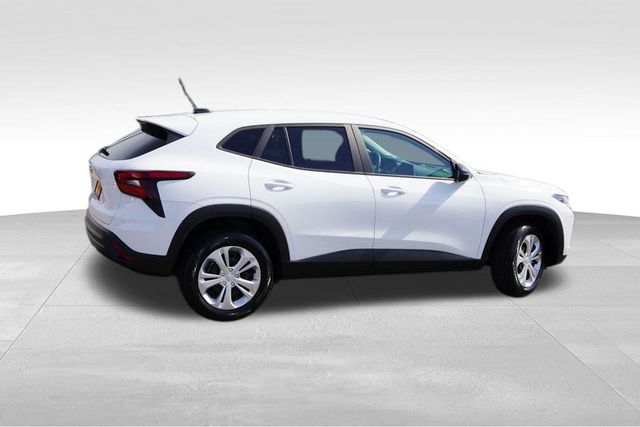 2024 Chevrolet Trax LS photo 4