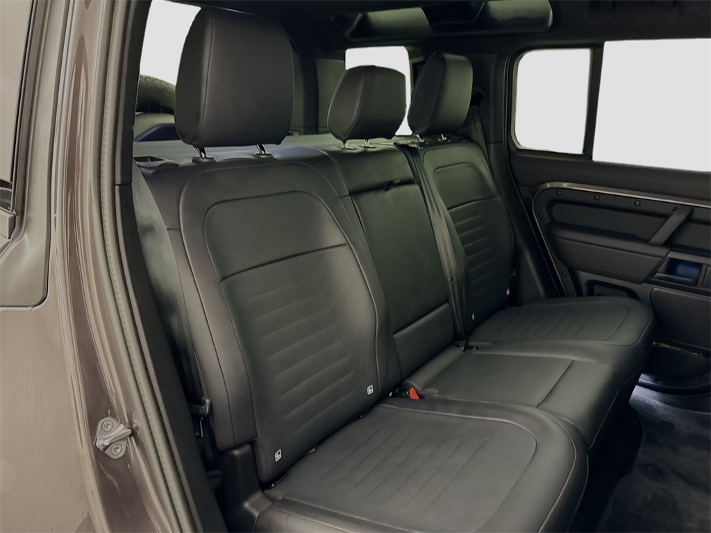 2025 Land Rover Defender 110 V8 photo 26