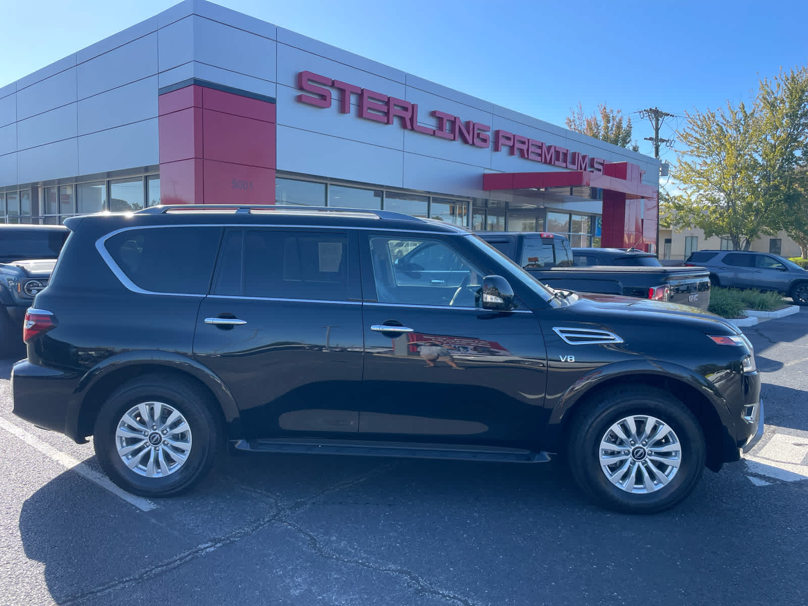2022 Nissan Armada SV's photo