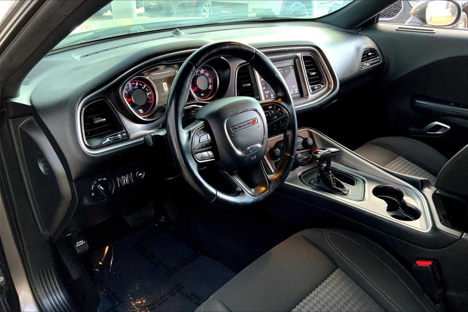 2020 Dodge Challenger SXT photo 17