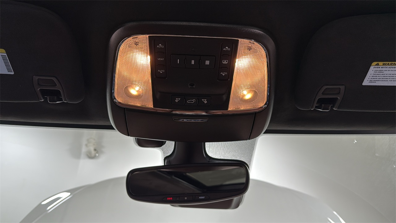 2020 Jeep Grand Cherokee Summit photo 11