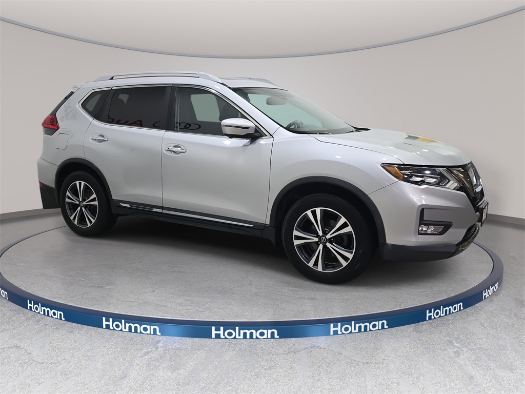 2017 Nissan Rogue SL photo 3