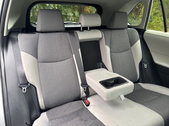 2022 Toyota RAV4 XLE photo 9