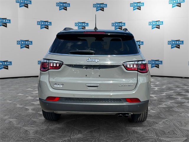 2022 Jeep Compass Limited photo 4