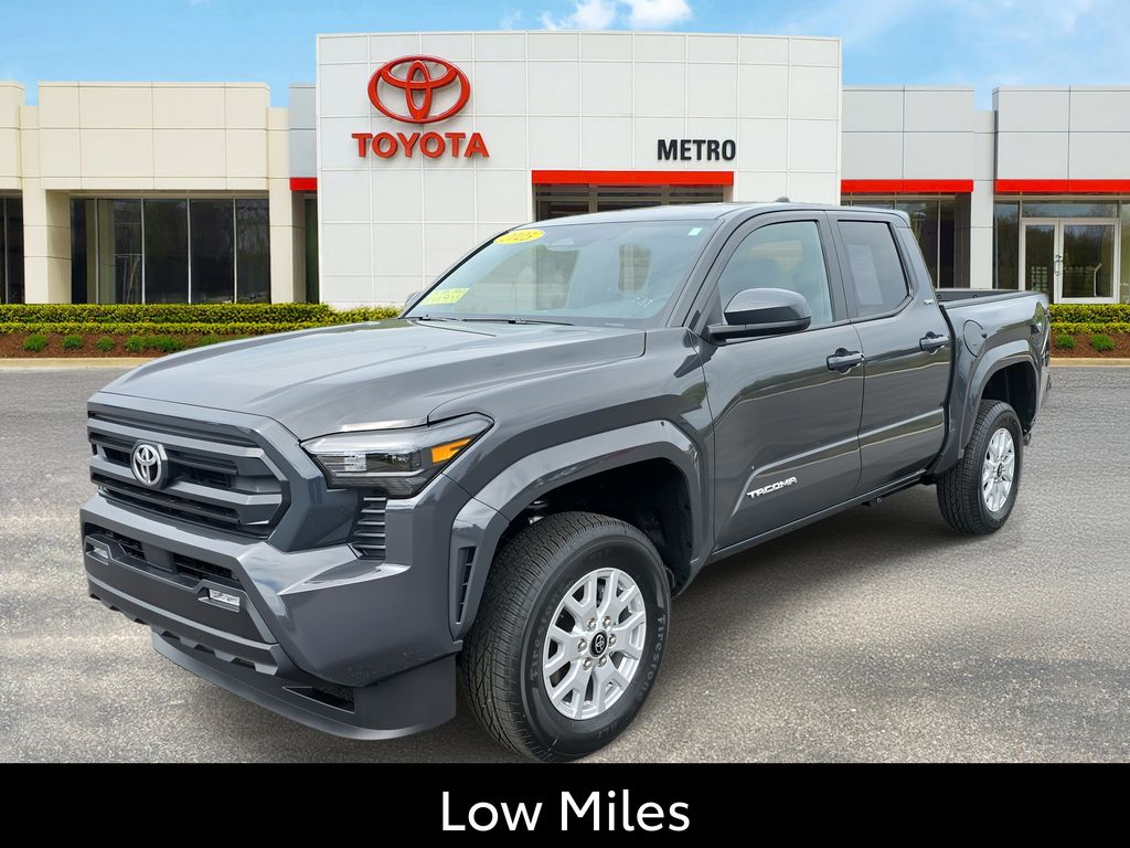 2025 Toyota Tacoma SR5's photo