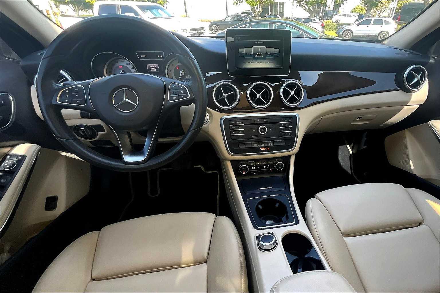 2017 Mercedes Benz GLA 250 photo 14
