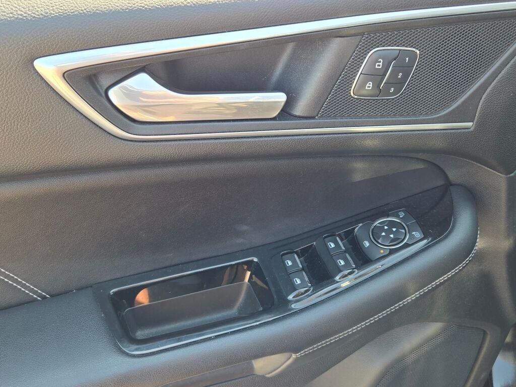 2015 Ford Edge Sport photo 17