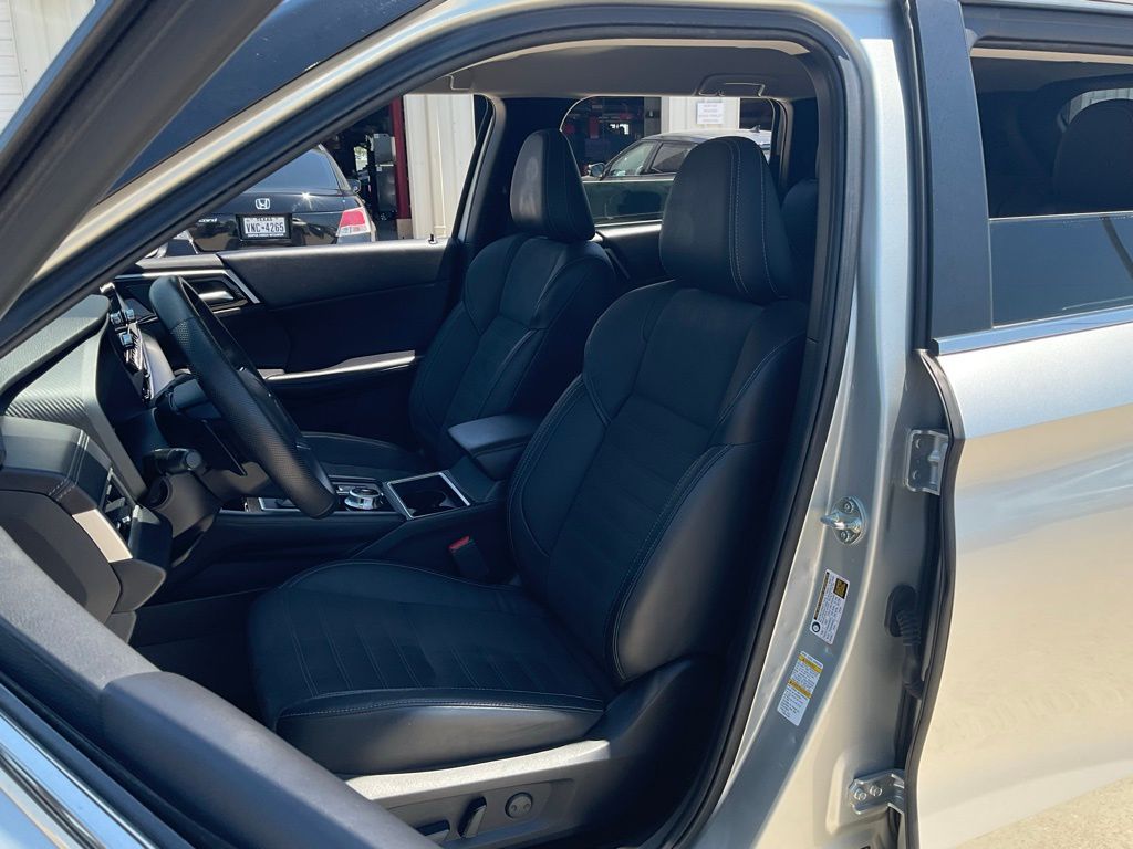 2023 Mitsubishi Outlander SE photo 17
