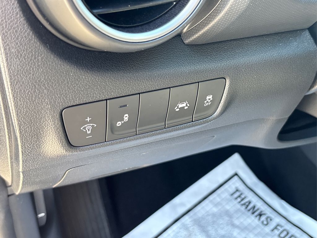 2021 Hyundai Kona SEL Plus photo 29