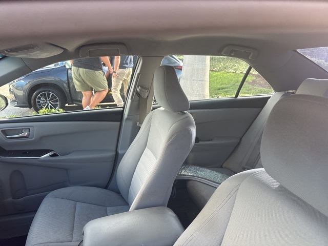 2016 Toyota Camry photo 2
