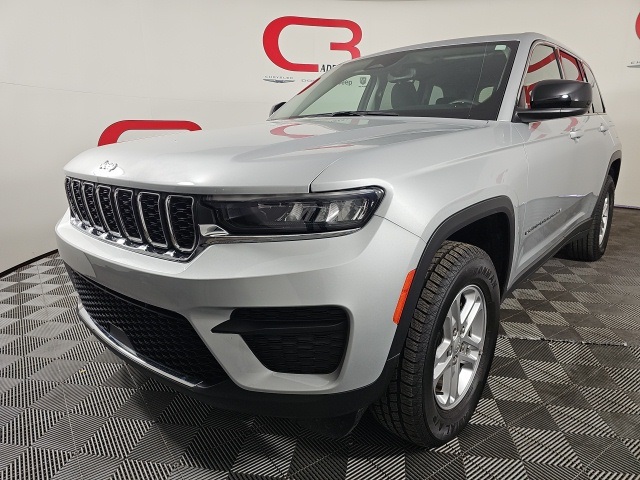 2023 Jeep Grand Cherokee Laredo Altitude photo 3