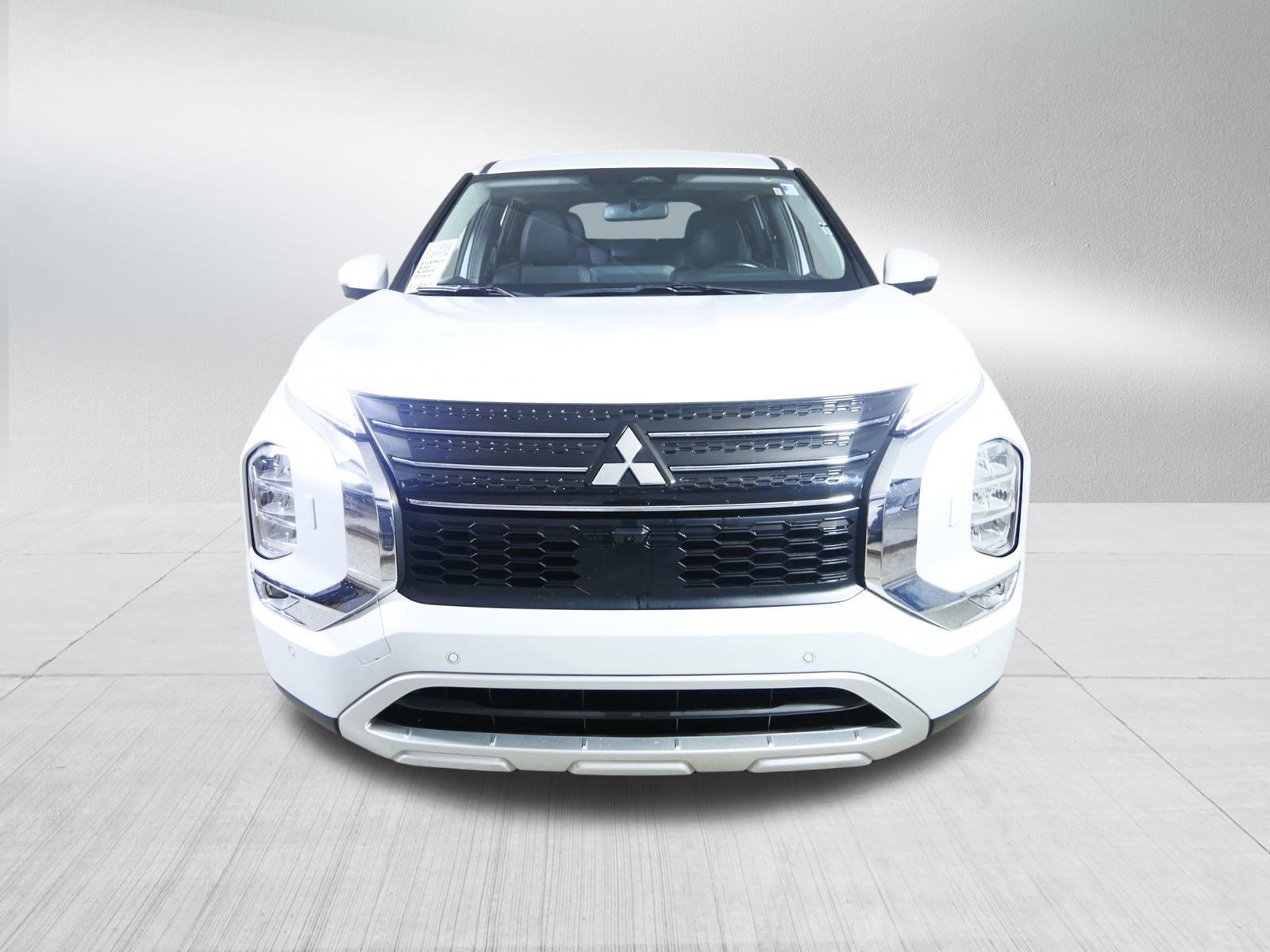 Used 2024 Mitsubishi Outlander SE with VIN JA4J4VA84RZ085535 for sale in Brooklyn Center, Minnesota