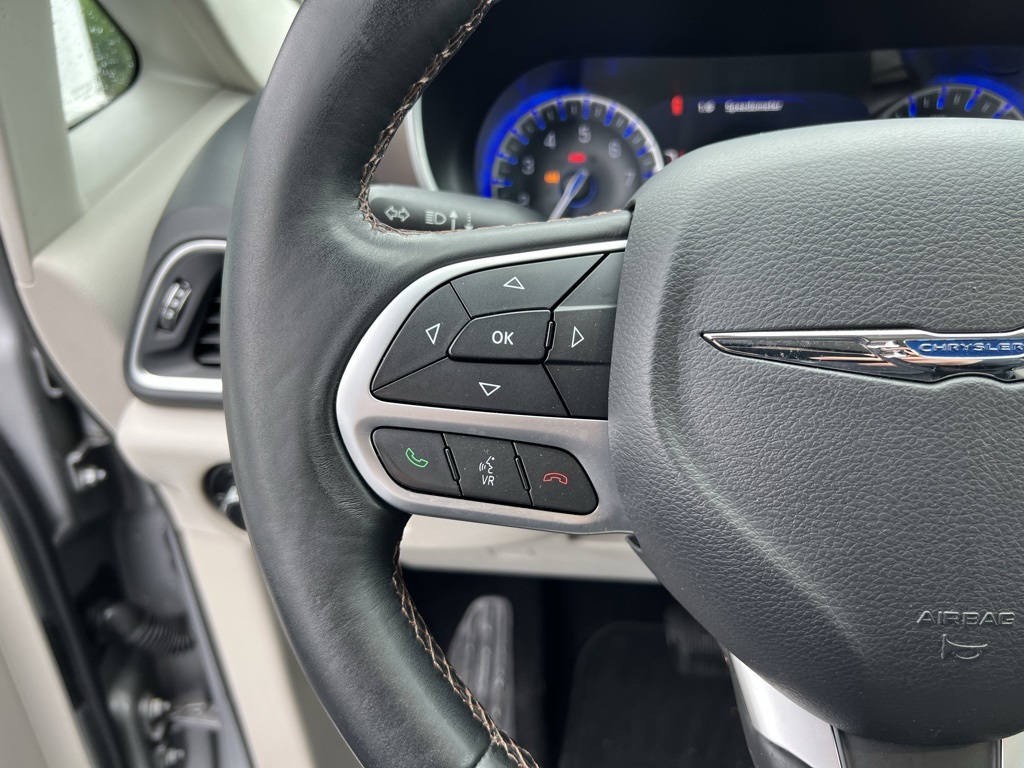 2017 Chrysler Pacifica Touring Plus photo 15