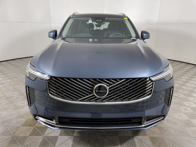 2025 Volvo XC90 B5 Core photo 3