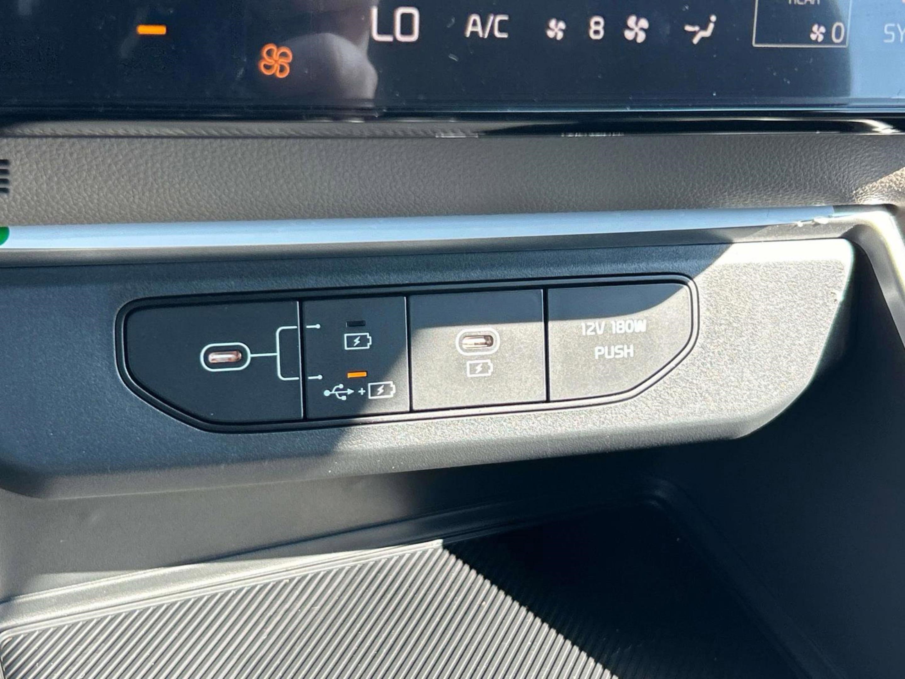 2026 Kia Carnival LX photo 26