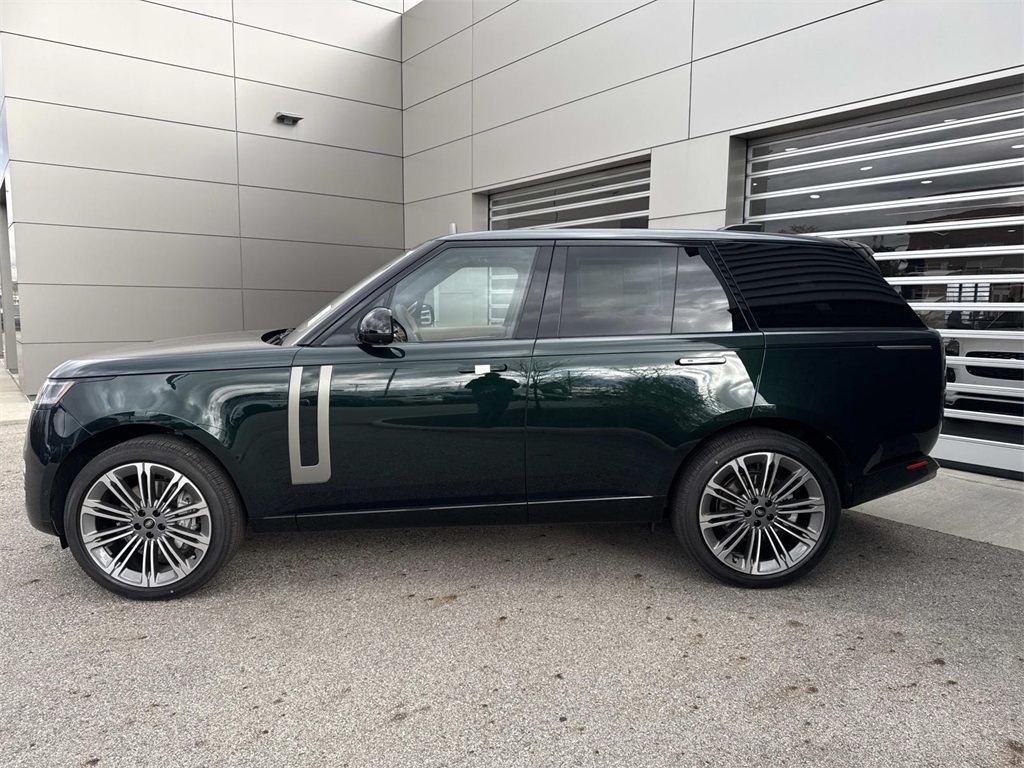 2025 Land Rover Range Rover SE photo 4