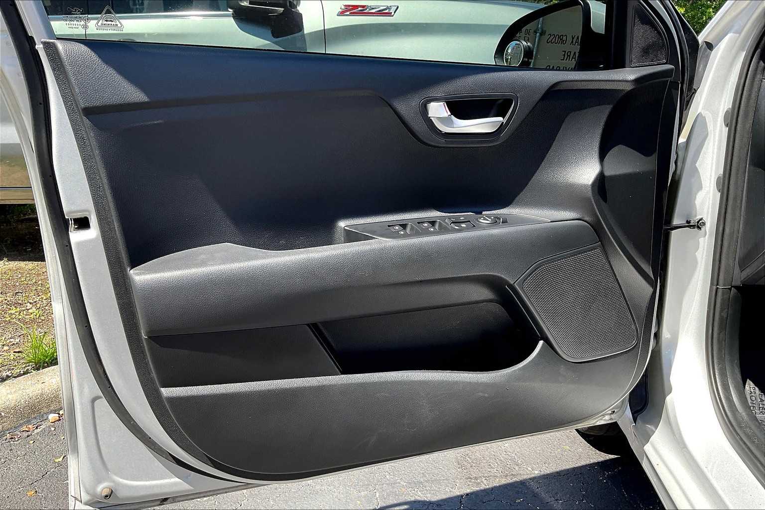 2023 Kia Rio S photo 21