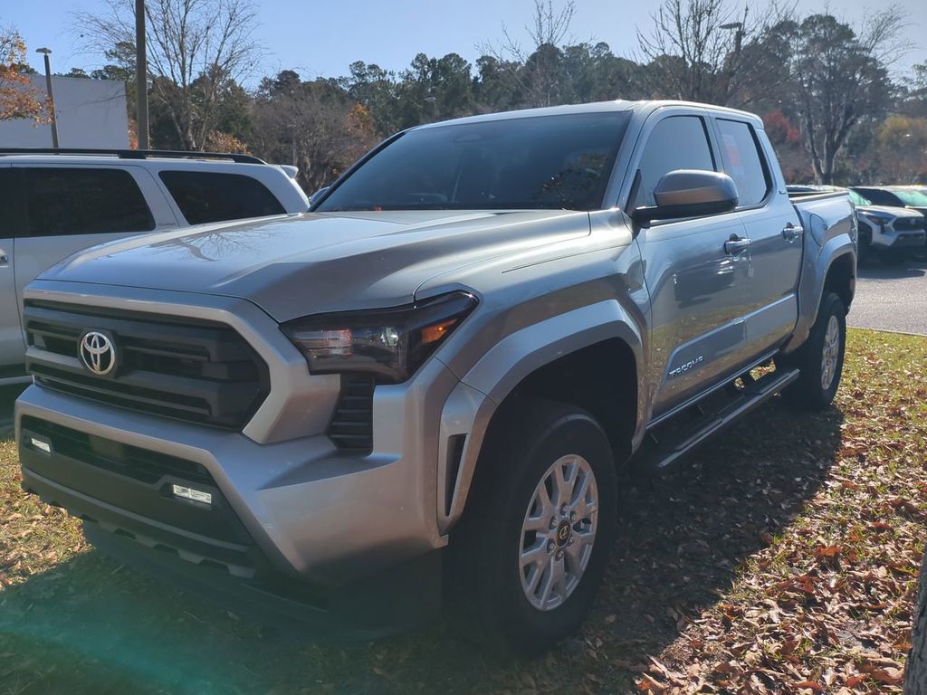 2025 Toyota Tacoma SR5's photo