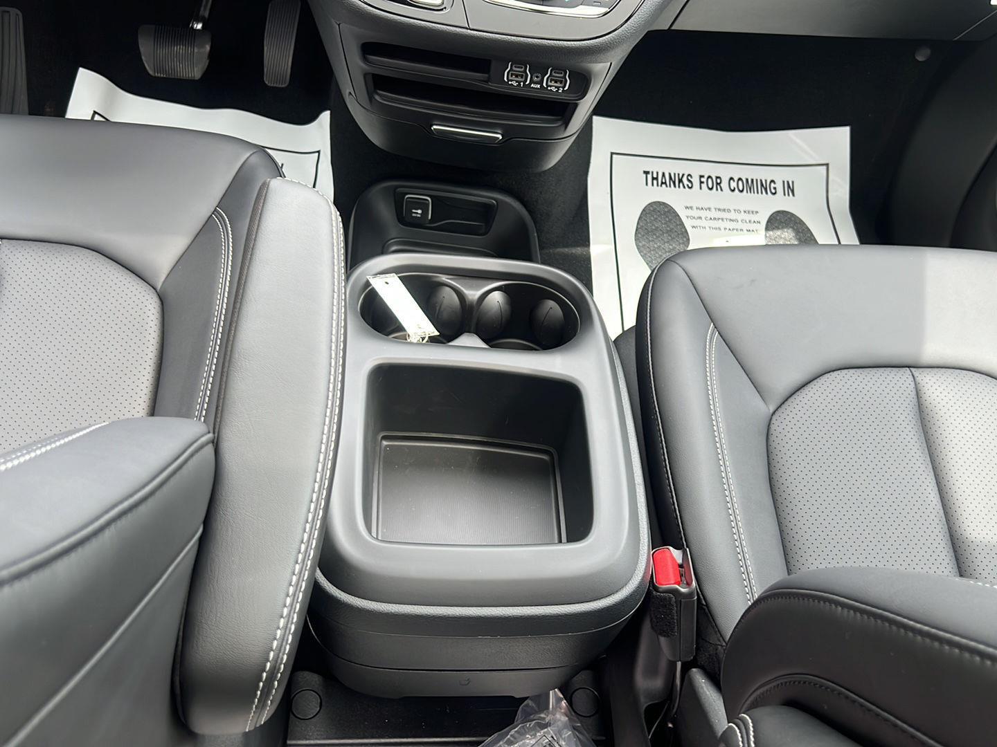 2025 Chrysler Pacifica photo 20