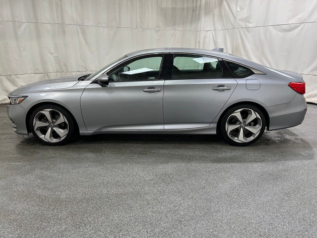 2019 Honda Accord Touring 2.0T photo 4
