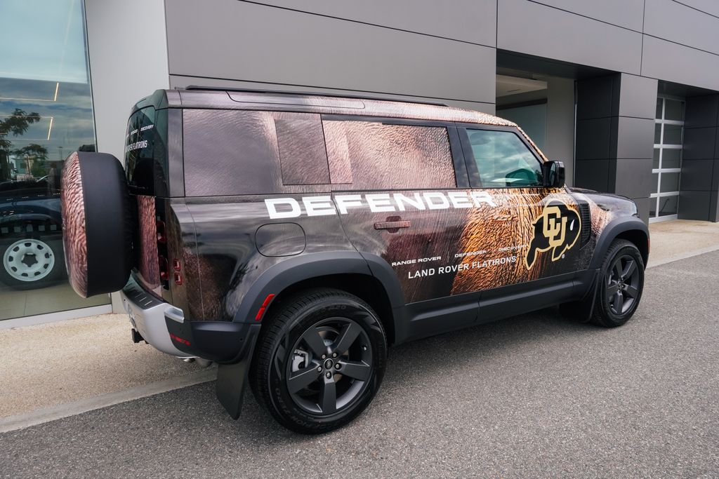 2025 Land Rover Defender 110 S photo 2