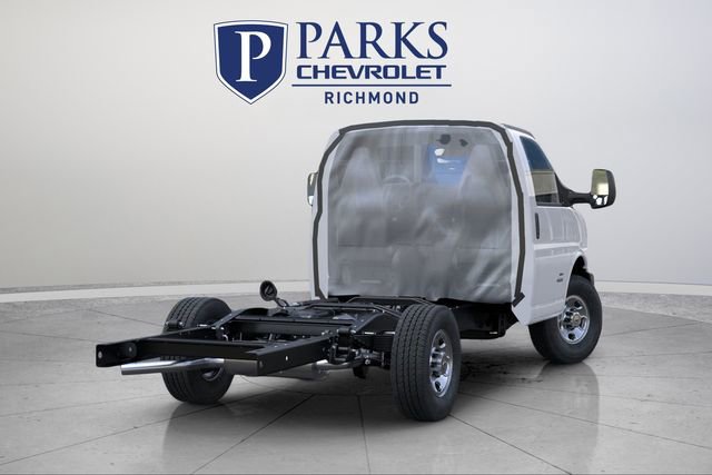 2025 Chevrolet Express Cutaway 3500 photo 3