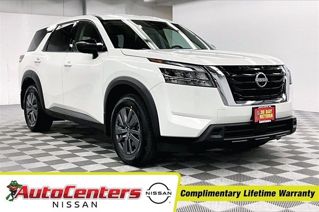 2025 Nissan Pathfinder S's photo