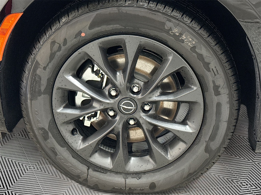 2025 Chrysler Pacifica photo 18