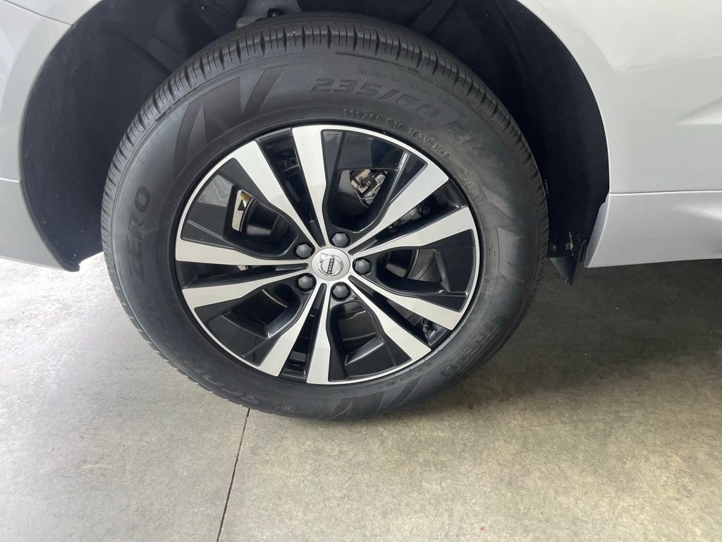 2024 Volvo XC60 B5 Core photo 29