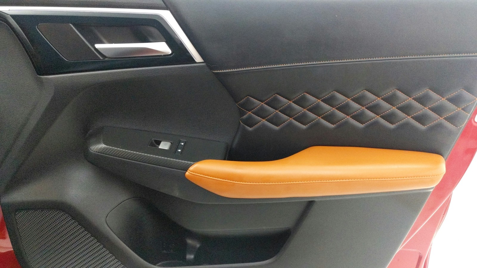 Used 2022  Mitsubishi SEL image 33