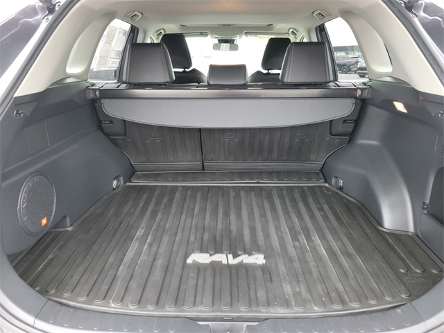 2019 Toyota RAV4 XLE Premium photo 12