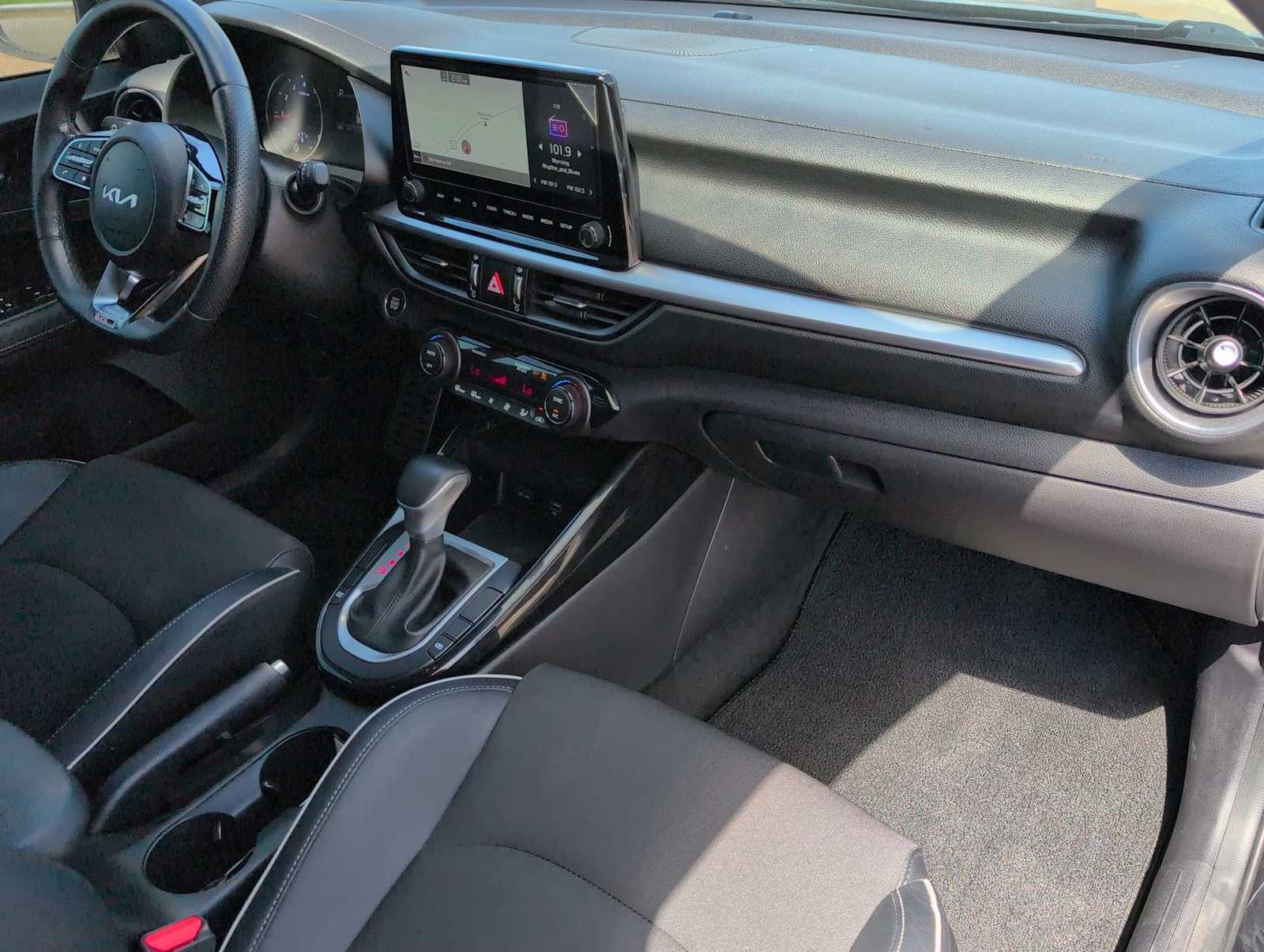 2022 Kia Forte GT-Line photo 27