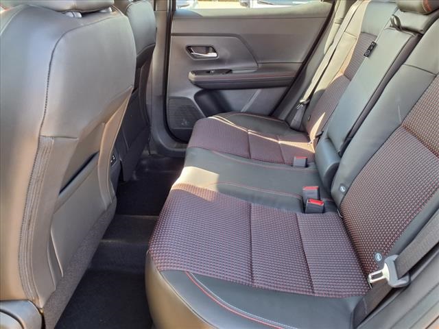 2025 Nissan Kicks SR photo 5