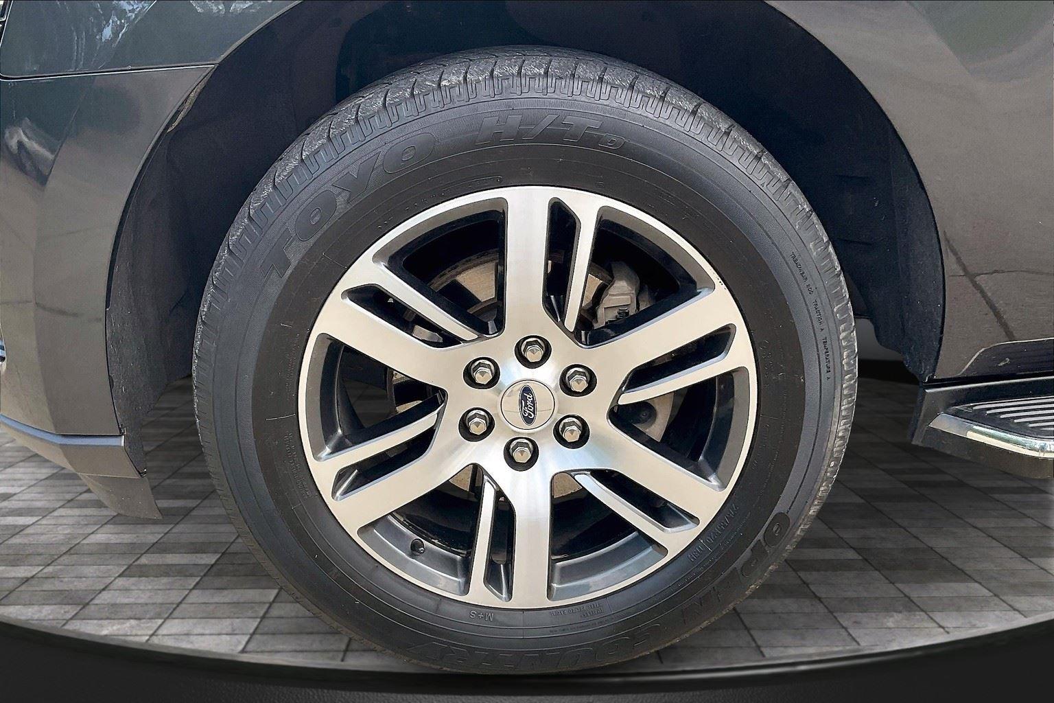 2023 Ford Expedition Limited photo 9