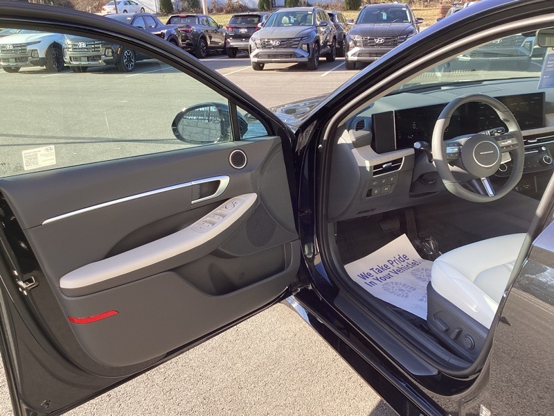 2025 Hyundai Sonata Hybrid SEL photo 23