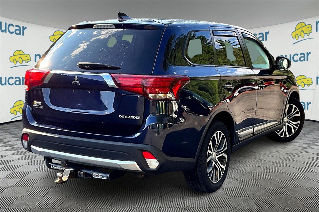 2018 Mitsubishi Outlander ES photo 6