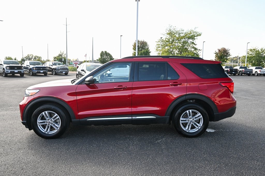 2023 Ford Explorer XLT photo 3